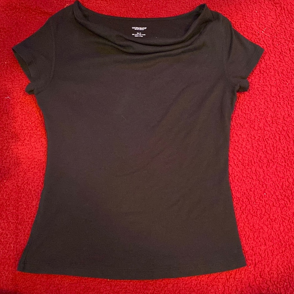 ☑️ Black, short sleeve, cowl neck cotton tee size Med. Closet staple!